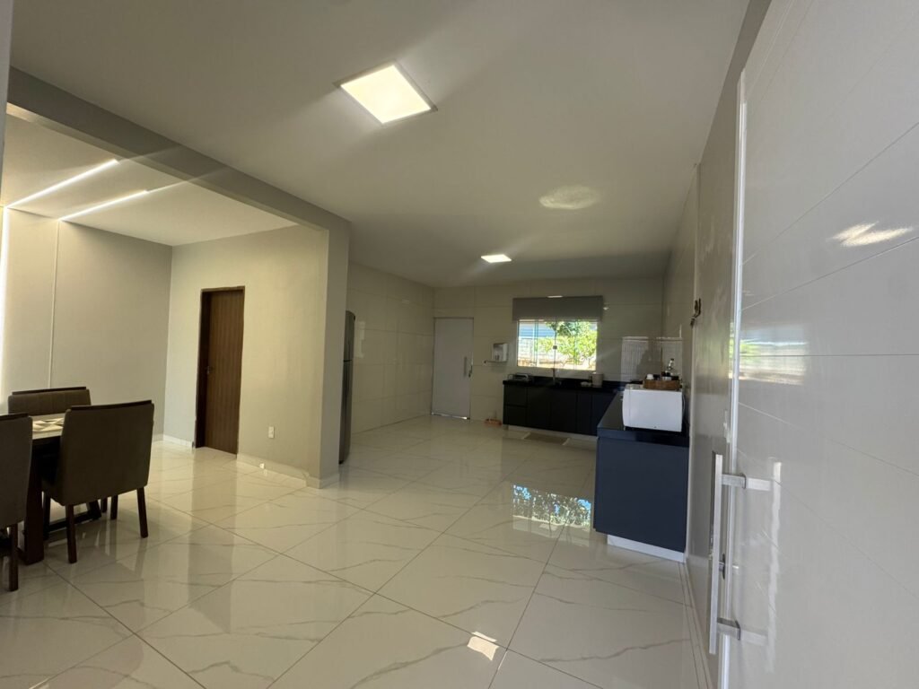 Vende-se Casa Espaçosa e Recém-Reformada- Alto Paraíso de Goiás