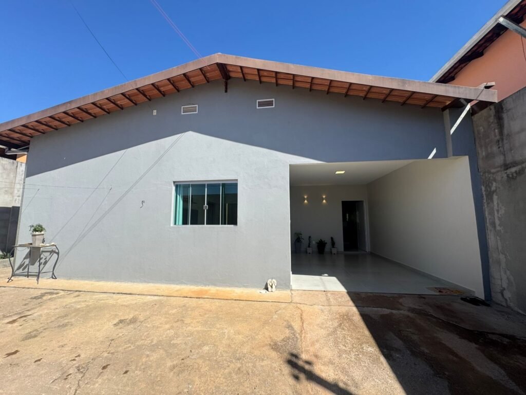 Vende-se Casa Espaçosa e Recém-Reformada- Alto Paraíso de Goiás