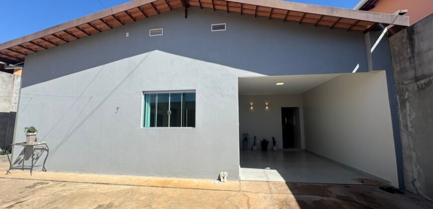 Vende-se Casa Espaçosa e Recém-Reformada- Alto Paraíso de Goiás