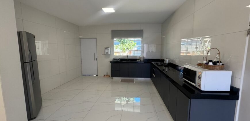 Vende-se Casa Espaçosa e Recém-Reformada- Alto Paraíso de Goiás