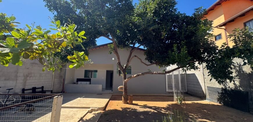 Vende-se Casa Espaçosa e Recém-Reformada- Alto Paraíso de Goiás