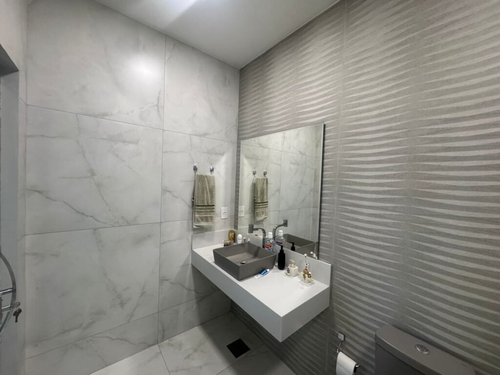 Vende-se Casa Espaçosa e Recém-Reformada- Alto Paraíso de Goiás