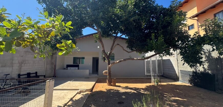 Vende-se Casa Espaçosa e Recém-Reformada- Alto Paraíso de Goiás