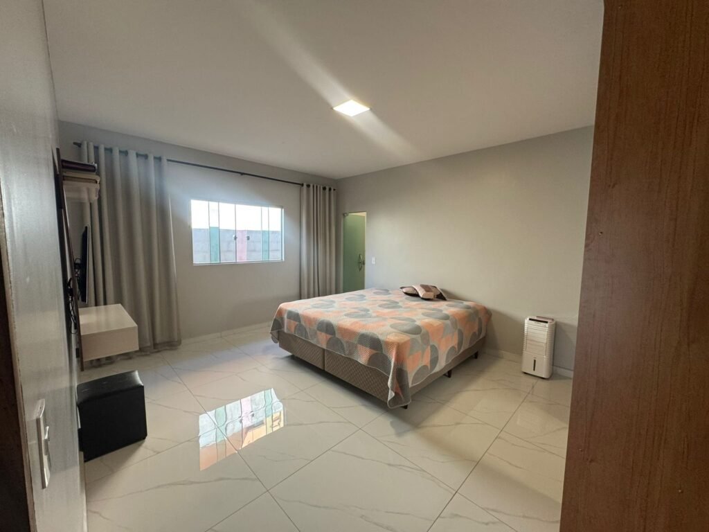 Vende-se Casa Espaçosa e Recém-Reformada- Alto Paraíso de Goiás