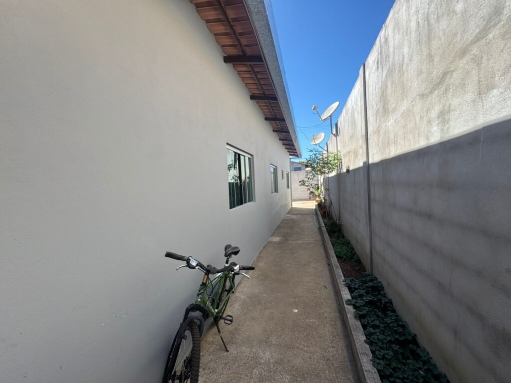 Vende-se Casa Espaçosa e Recém-Reformada- Alto Paraíso de Goiás