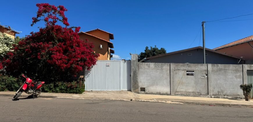 Vende-se Casa Espaçosa e Recém-Reformada- Alto Paraíso de Goiás