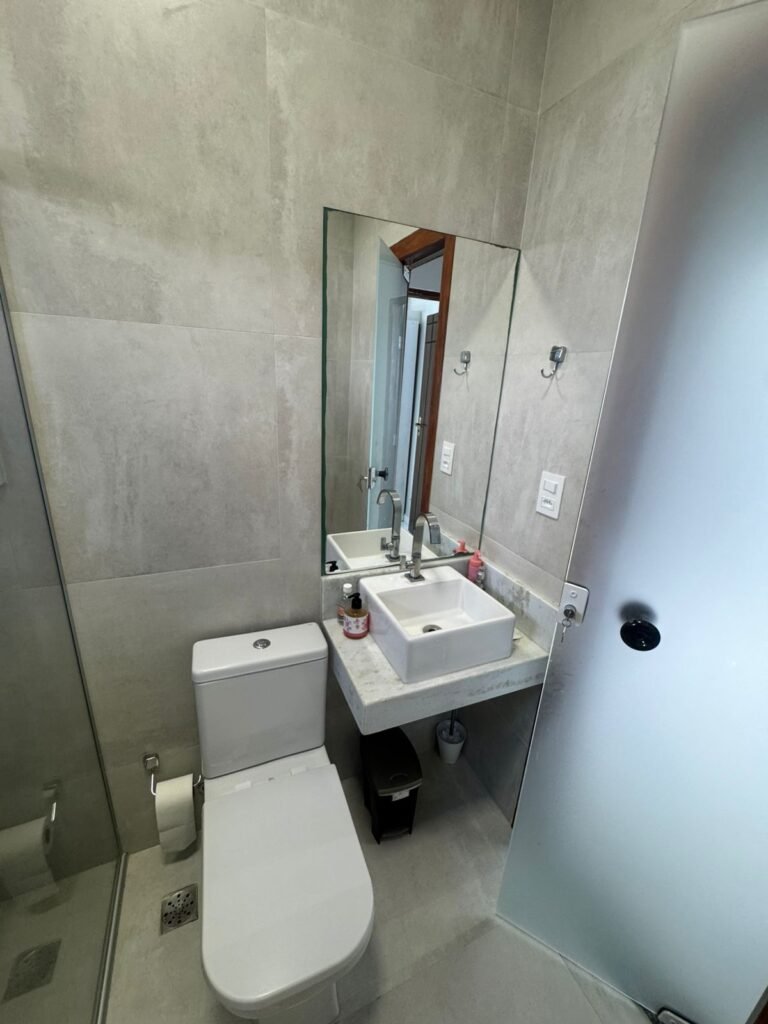 Vende-se Casa Espaçosa e Recém-Reformada- Alto Paraíso de Goiás