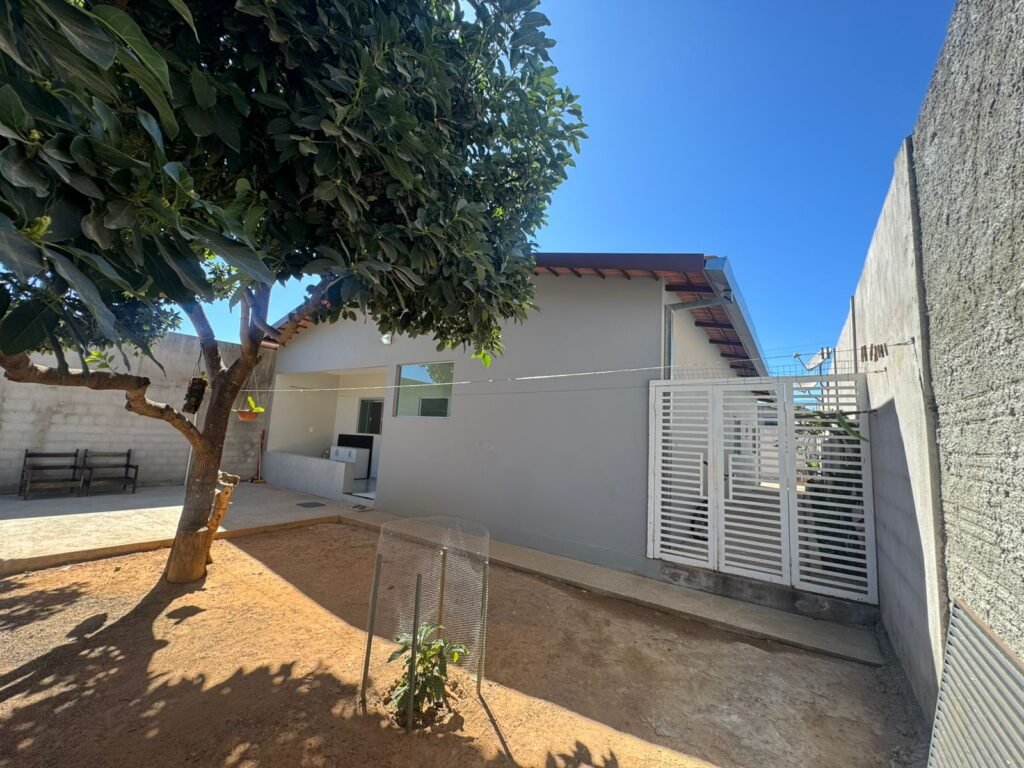 Vende-se Casa Espaçosa e Recém-Reformada- Alto Paraíso de Goiás