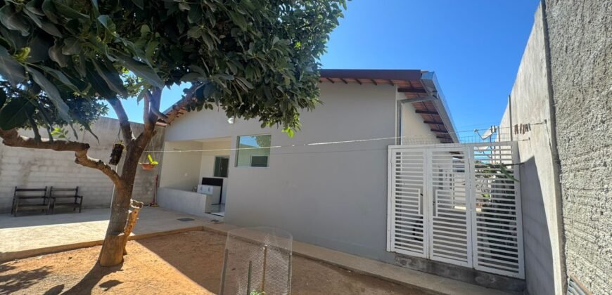 Vende-se Casa Espaçosa e Recém-Reformada- Alto Paraíso de Goiás