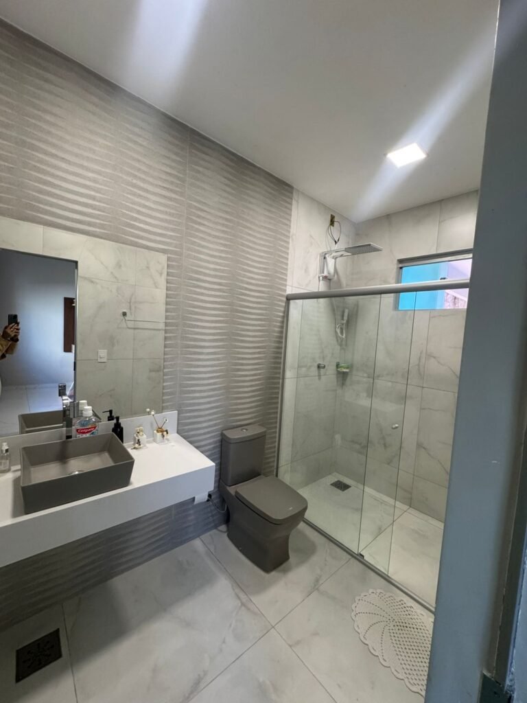 Vende-se Casa Espaçosa e Recém-Reformada- Alto Paraíso de Goiás