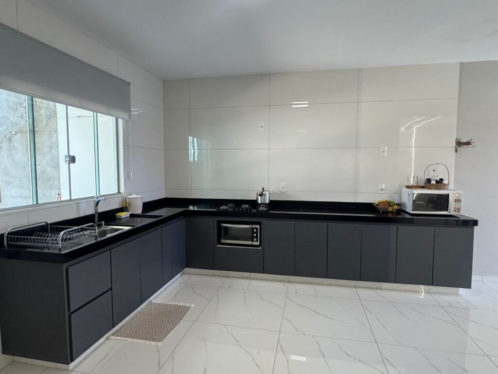 Vende-se Casa Espaçosa e Recém-Reformada- Alto Paraíso de Goiás