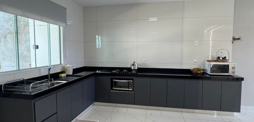 Vende-se Casa Espaçosa e Recém-Reformada- Alto Paraíso de Goiás