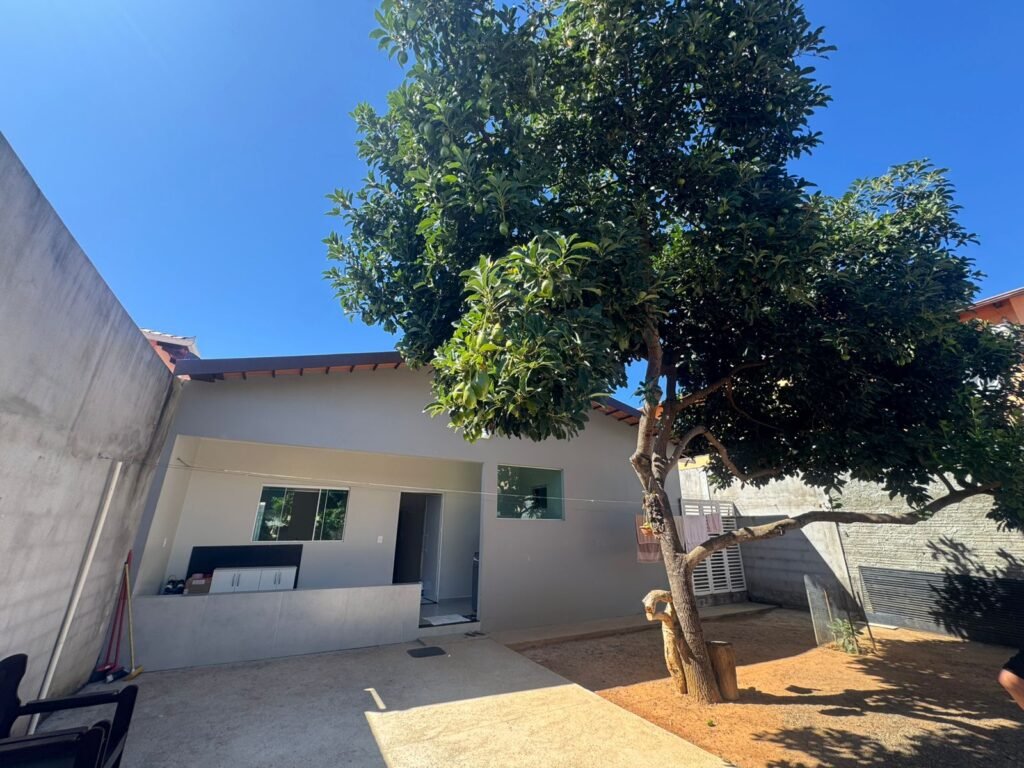 Vende-se Casa Espaçosa e Recém-Reformada- Alto Paraíso de Goiás