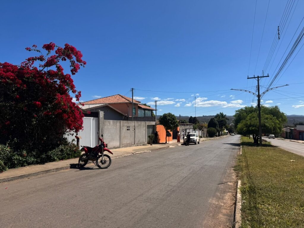 Vende-se Casa Espaçosa e Recém-Reformada- Alto Paraíso de Goiás