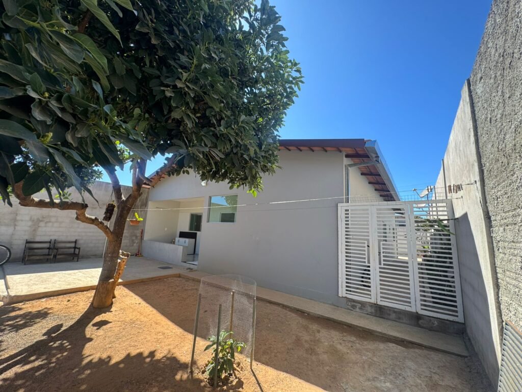 Vende-se Casa Espaçosa e Recém-Reformada- Alto Paraíso de Goiás