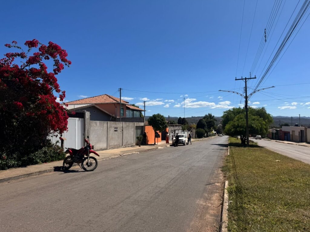 Vende-se Casa Espaçosa e Recém-Reformada- Alto Paraíso de Goiás