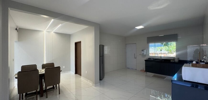Vende-se Casa Espaçosa e Recém-Reformada- Alto Paraíso de Goiás