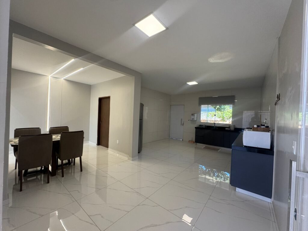 Vende-se Casa Espaçosa e Recém-Reformada- Alto Paraíso de Goiás