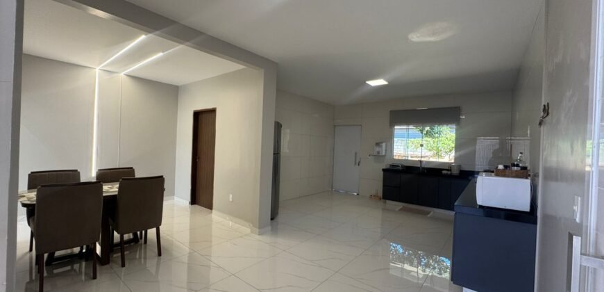 Vende-se Casa Espaçosa e Recém-Reformada- Alto Paraíso de Goiás