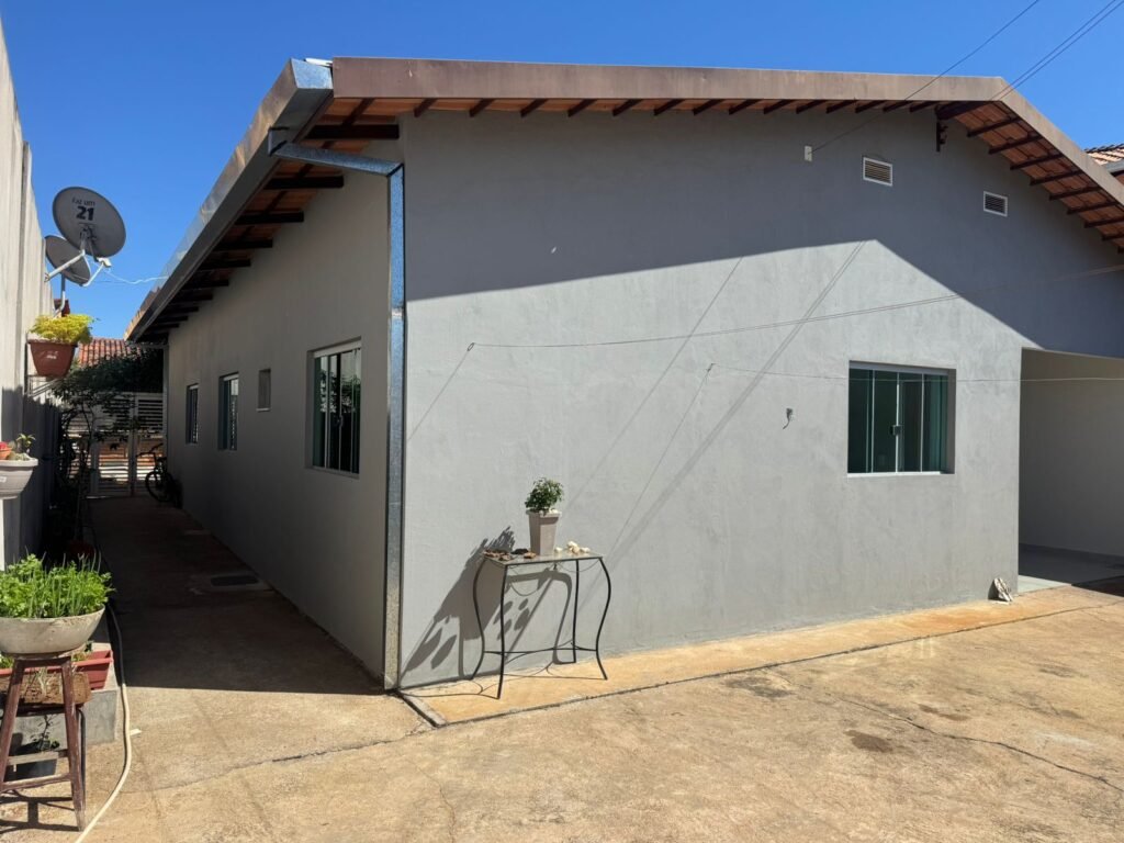 Vende-se Casa Espaçosa e Recém-Reformada- Alto Paraíso de Goiás