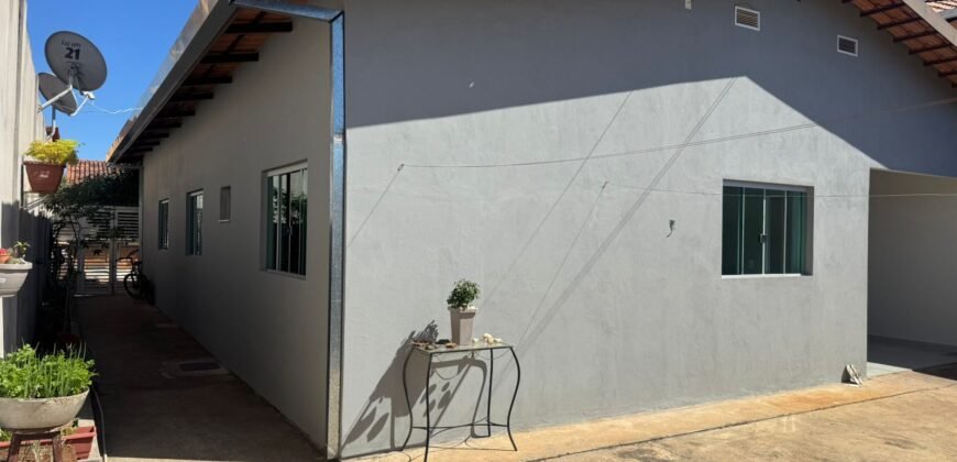 Vende-se Casa Espaçosa e Recém-Reformada- Alto Paraíso de Goiás