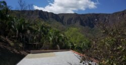 Maravilhosa Chácara – 11 Hectares – Casa de 320m² – Vista Deslumbrante – Nascente  Alto Paraíso – GO 