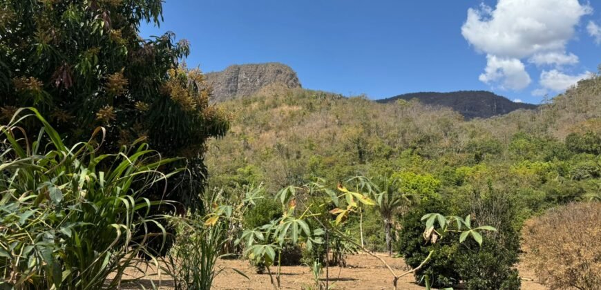 Maravilhosa Chácara – 11 Hectares – Casa de 320m² – Vista Deslumbrante – Nascente  Alto Paraíso – GO 