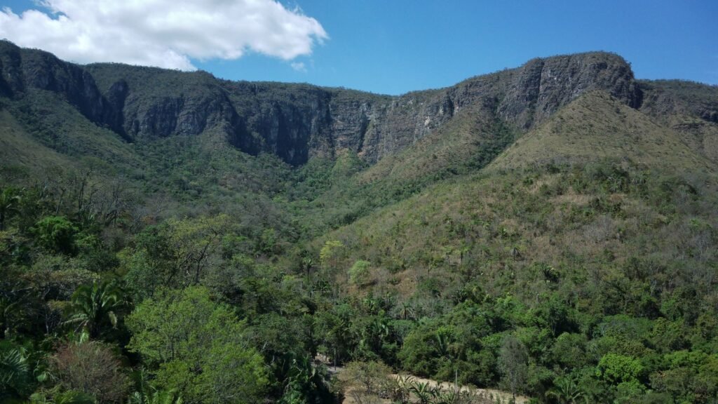 Maravilhosa Chácara – 11 Hectares – Casa de 320m² – Vista Deslumbrante – Nascente  Alto Paraíso – GO 