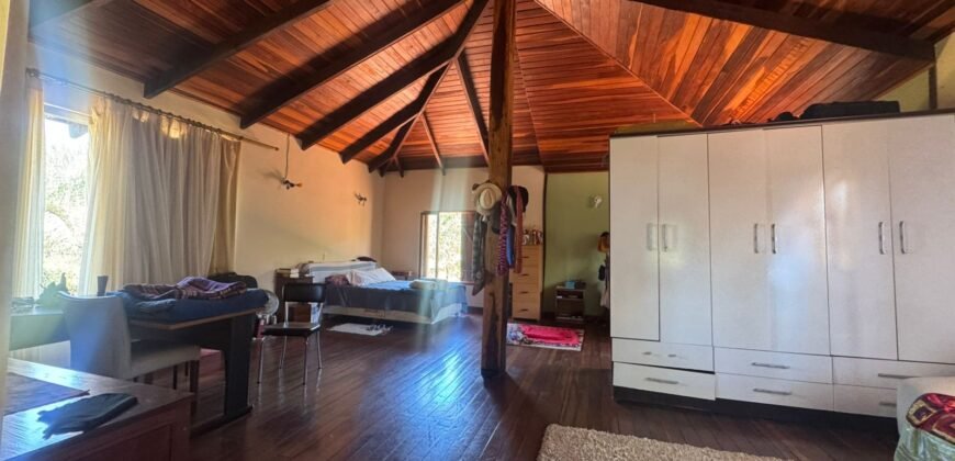 Casa – 4.000m2 – 800m2 da Cachoeira Anjos e Arcanjos – Moinho