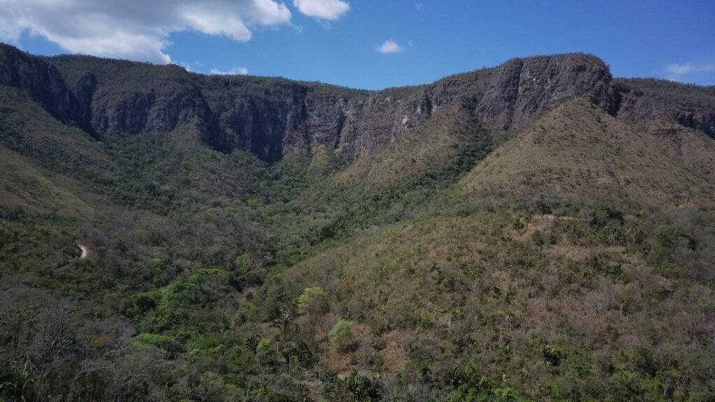 Maravilhosa Chácara – 11 Hectares – Casa de 320m² – Vista Deslumbrante – Nascente  Alto Paraíso – GO 