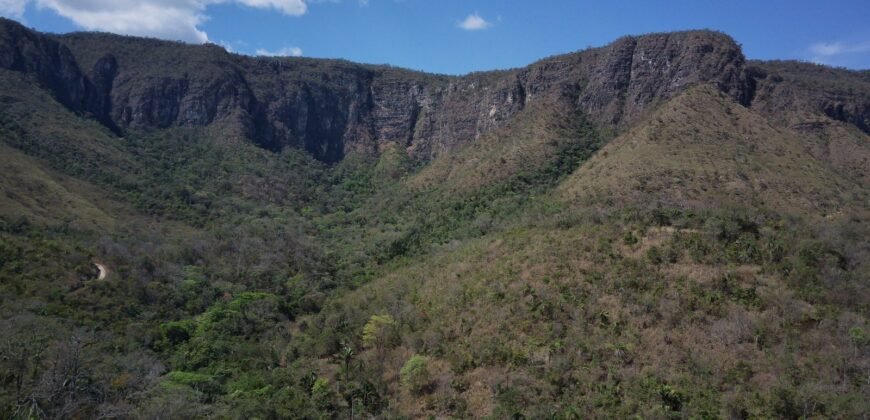 Maravilhosa Chácara – 11 Hectares – Casa de 320m² – Vista Deslumbrante – Nascente  Alto Paraíso – GO 