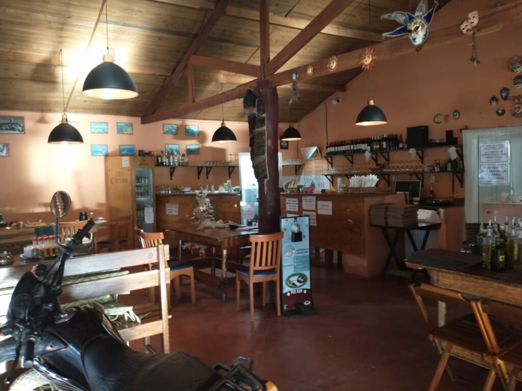 Vende-se Prédio Comercial – 2.300m2 em Localização Privilegiada – Alto Paraíso de Goiás