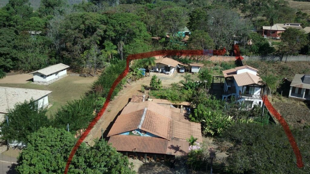 Vende-se Prédio Comercial – 2.300m2 em Localização Privilegiada – Alto Paraíso de Goiás