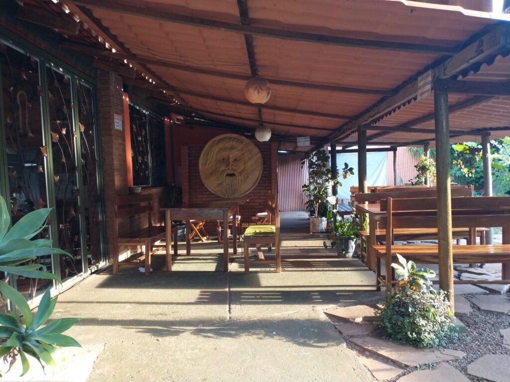 Vende-se Prédio Comercial – 2.300m2 em Localização Privilegiada – Alto Paraíso de Goiás