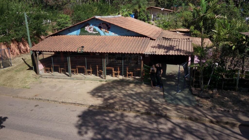 Vende-se Prédio Comercial – 2.300m2 em Localização Privilegiada – Alto Paraíso de Goiás
