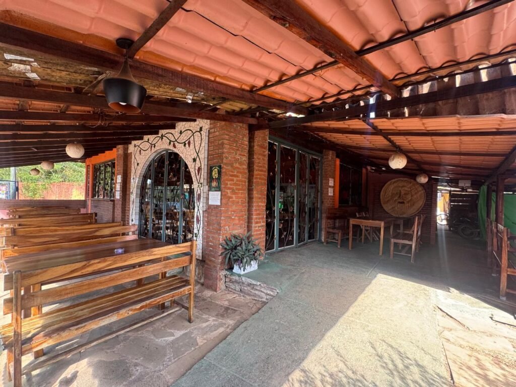 Vende-se Prédio Comercial – 2.300m2 em Localização Privilegiada – Alto Paraíso de Goiás