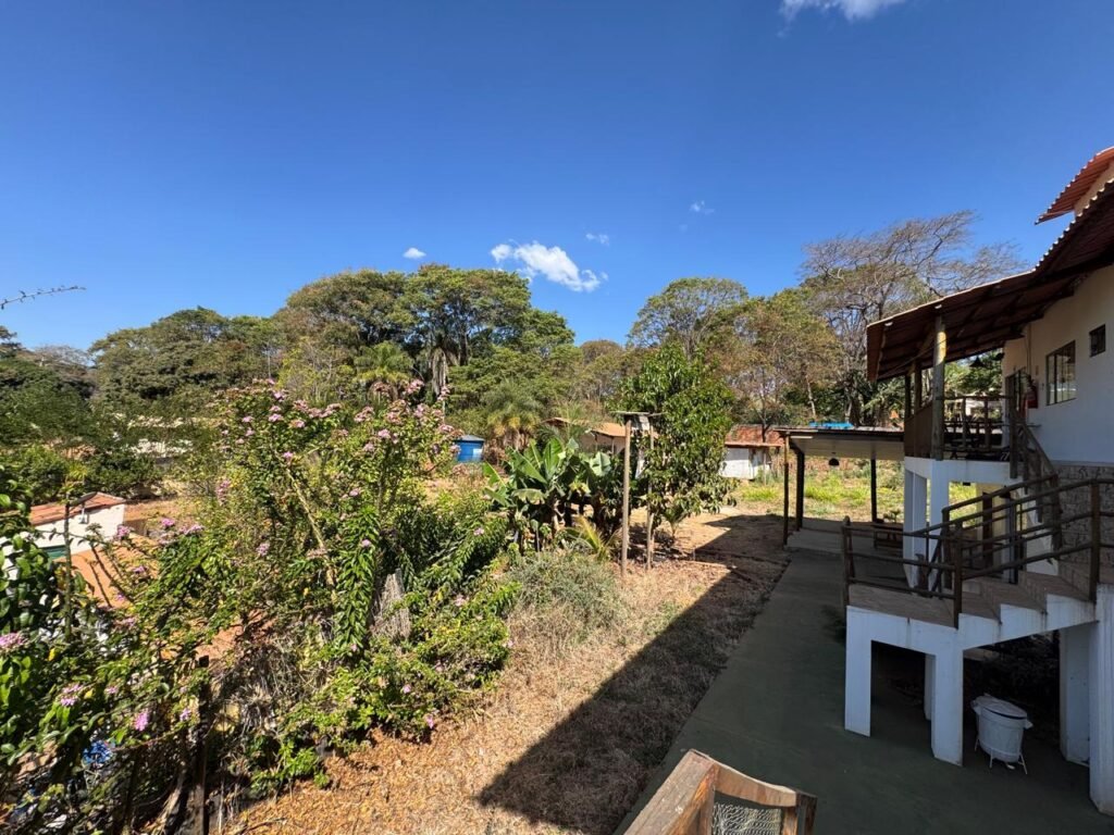 Vende-se Prédio Comercial – 2.300m2 em Localização Privilegiada – Alto Paraíso de Goiás