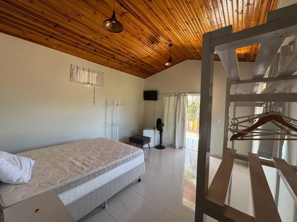 Vende-se Prédio Comercial – 2.300m2 em Localização Privilegiada – Alto Paraíso de Goiás