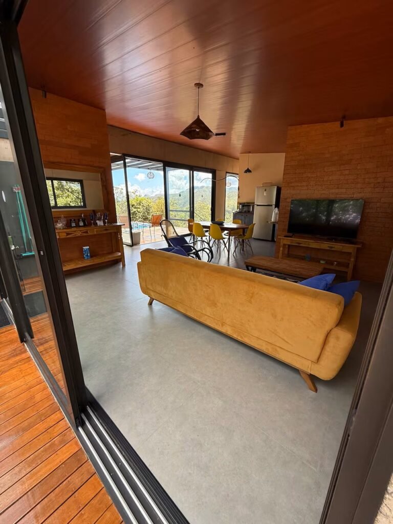 Vende-se Linda Casa – Bairro Eldorado – Alto Paraíso de Goiás