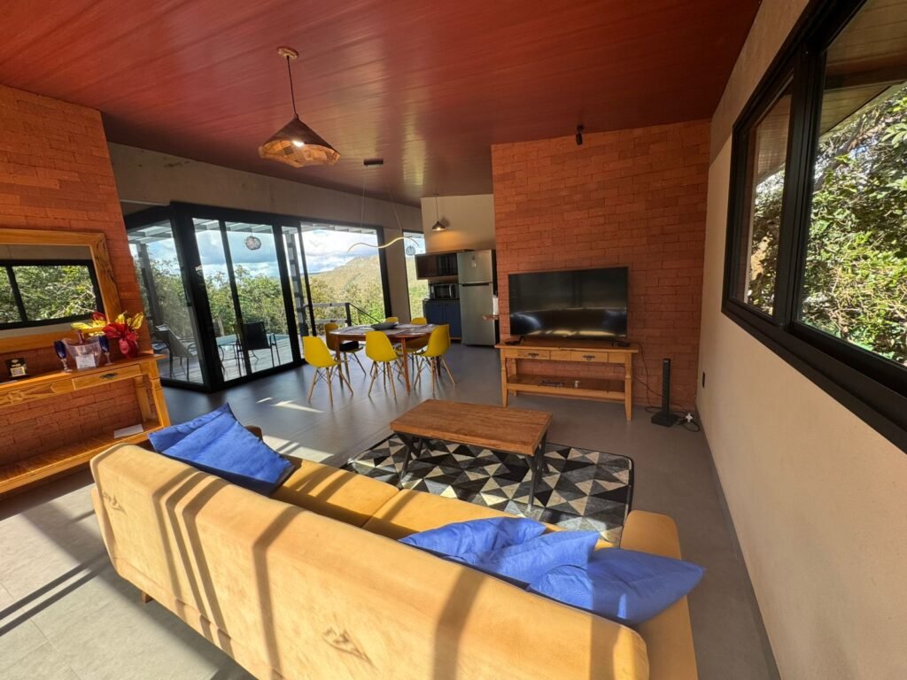 Vende-se Linda Casa – Bairro Eldorado – Alto Paraíso de Goiás
