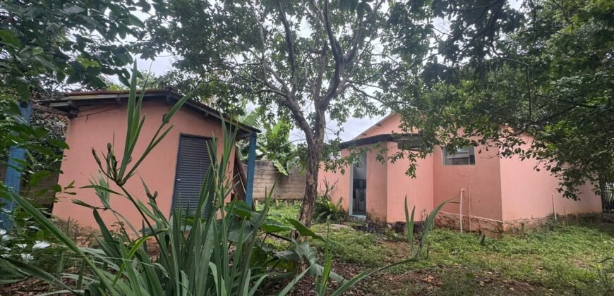 Vende Casa – Bem Localizada – Monte Sinai – Alto Paraíso de Goiás