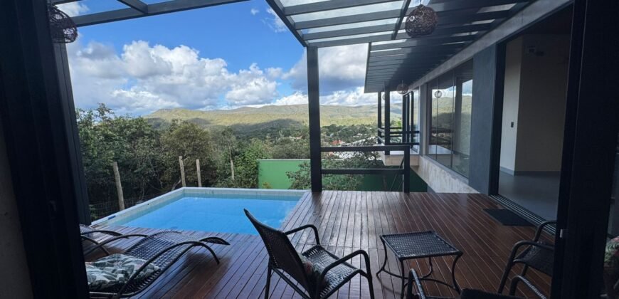 Vende-se Linda Casa – Bairro Eldorado – Alto Paraíso de Goiás