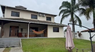 Aluga-se Casa de Alto Padrão Mobiliada – Centro de Alto Paraíso de Goiás