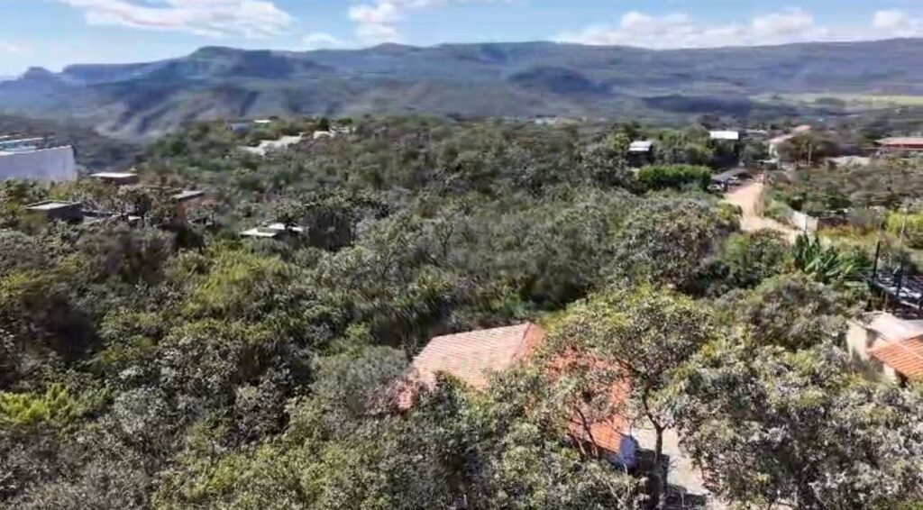 Chale + Lote 1.049m2 – Vista Permanete -Eldorado – Alto Paraíso de Goiás