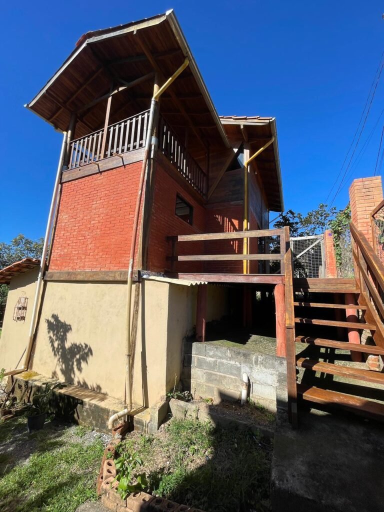 Vende-se Linda Casa com Maravilhosa Vista em Alto Paraíso de Goiás