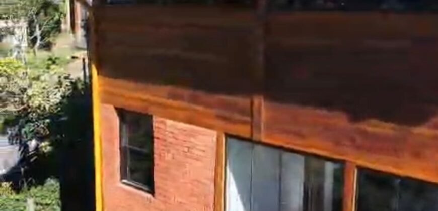 Vende-se Linda Casa com Maravilhosa Vista em Alto Paraíso de Goiás