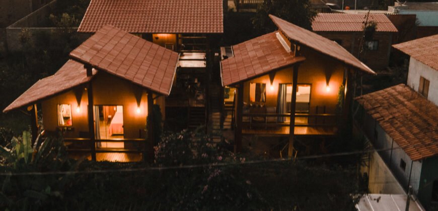 Vende-se Casa + 3 Chalés Encantador, em Alto Paraíso de Goiás