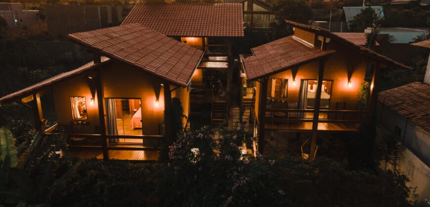 Vende-se Casa + 3 Chalés Encantador, em Alto Paraíso de Goiás