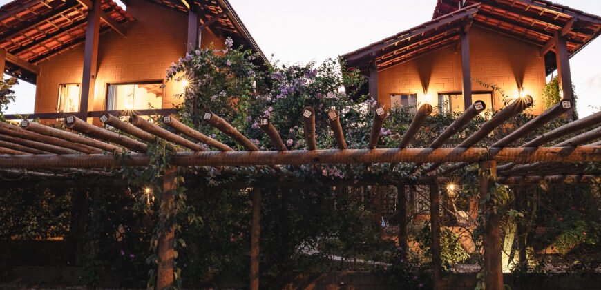 Vende-se Casa + 3 Chalés Encantador, em Alto Paraíso de Goiás