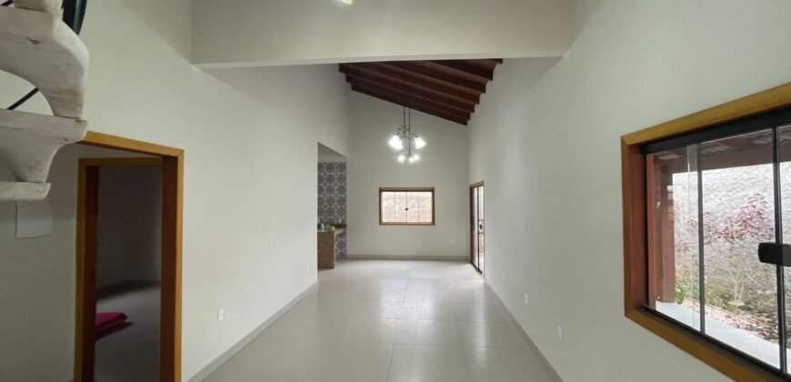 Aluga-se Casa com 3 Quartos – Alto Paraíso de Goiás